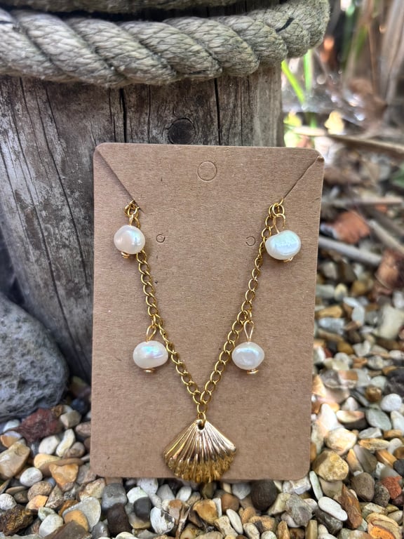 Gold Stainless Steel Chain Necklace With Seashell Pendant and Freshwater Pearl 
