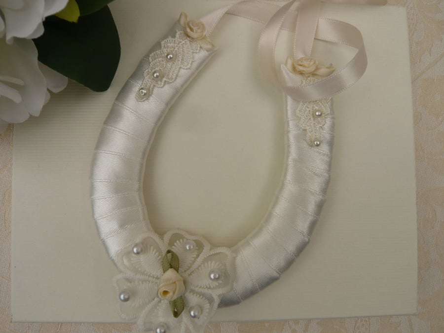 Small Ivory Wedding Horseshoe with Flower