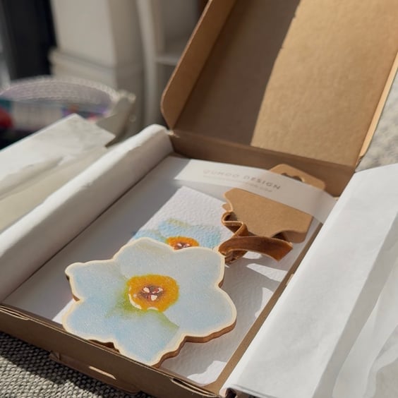 Mothers Day Gift Set Wooden Daffodil and Matching Greeting Card Boxed (QM218)