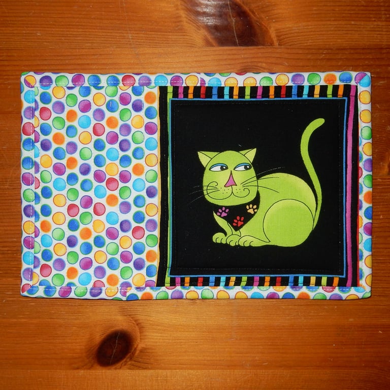 Mug Rug bright green cat