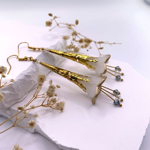 Vintage Style White and Gold Lucite Flower Earrings