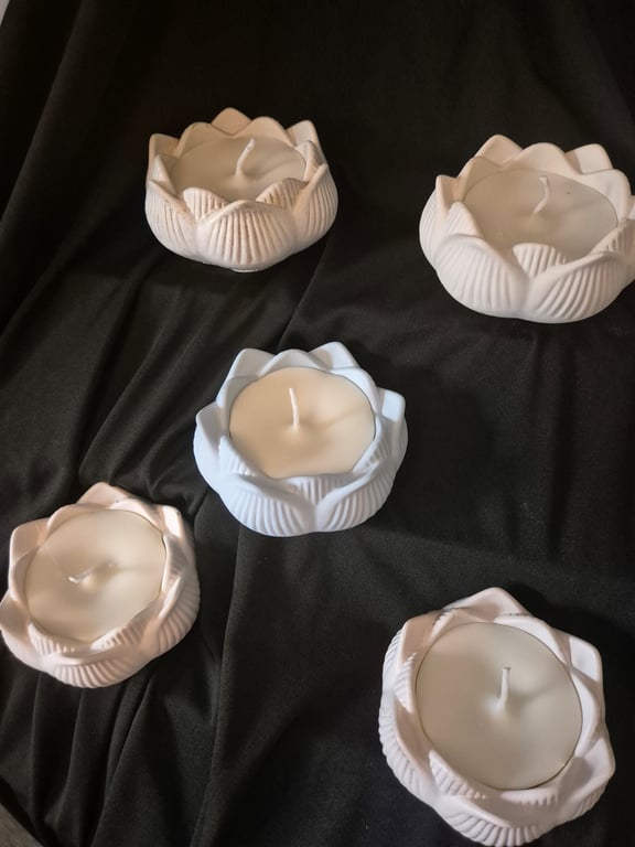 PETAL CANDLE HOLDER WITH FRAGRANCED WAX  