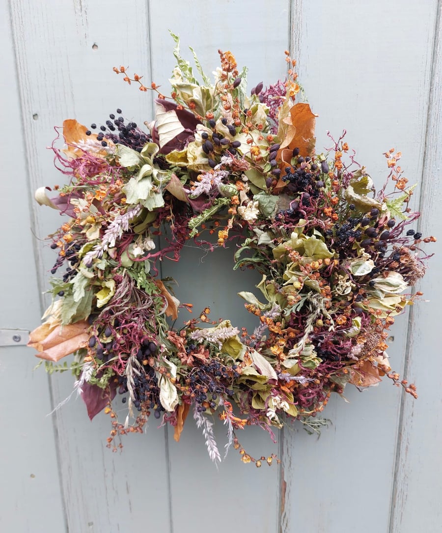 Dried Foliage and Seed Head Wreath. 26cm Diameter. Natural Shades Wreath. 
