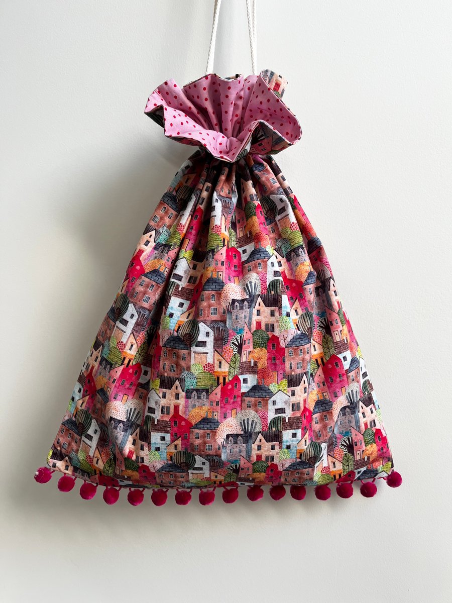 Drawstring bag - little houses with pompoms and spotty lining