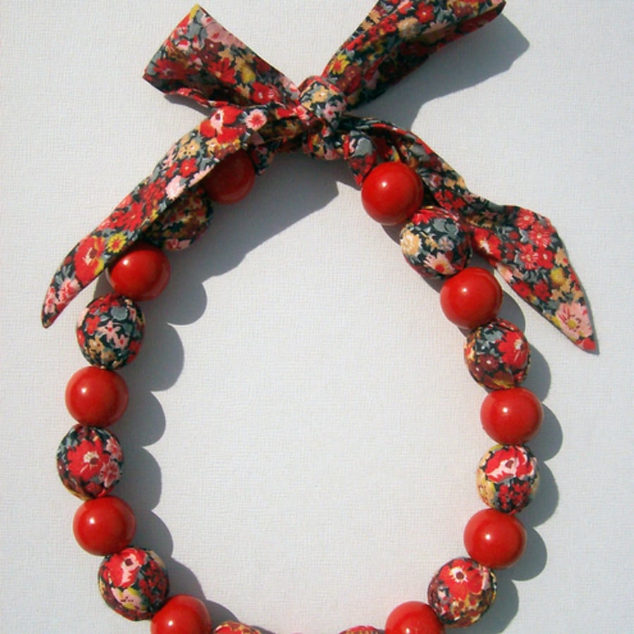 ~Red Ripple Necklace~