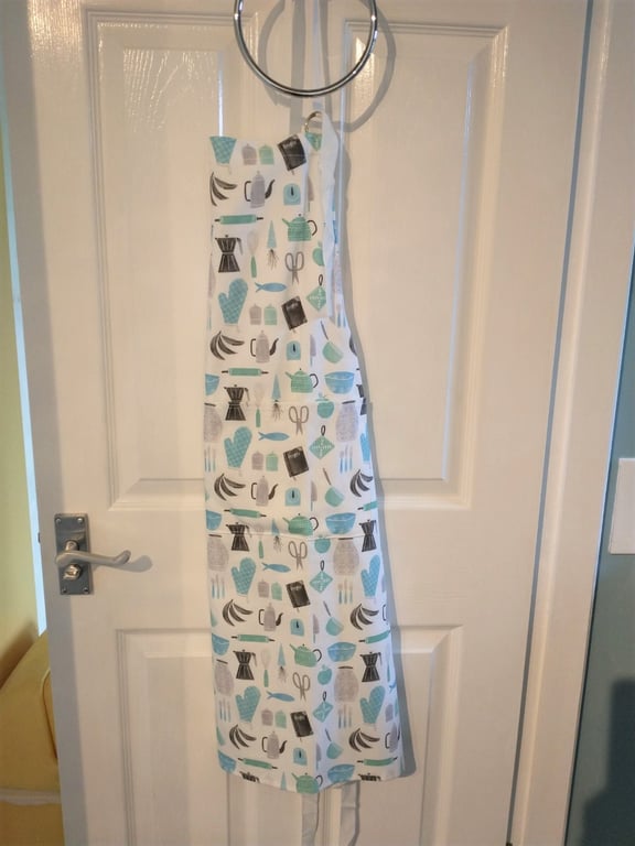 Kitchen Essentials Apron (with pockets)