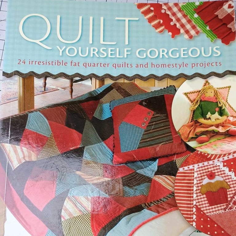Quilt Yourself Gorgeous: 24 Irresistible Fat Quarter Quilts & Homestyle Projects