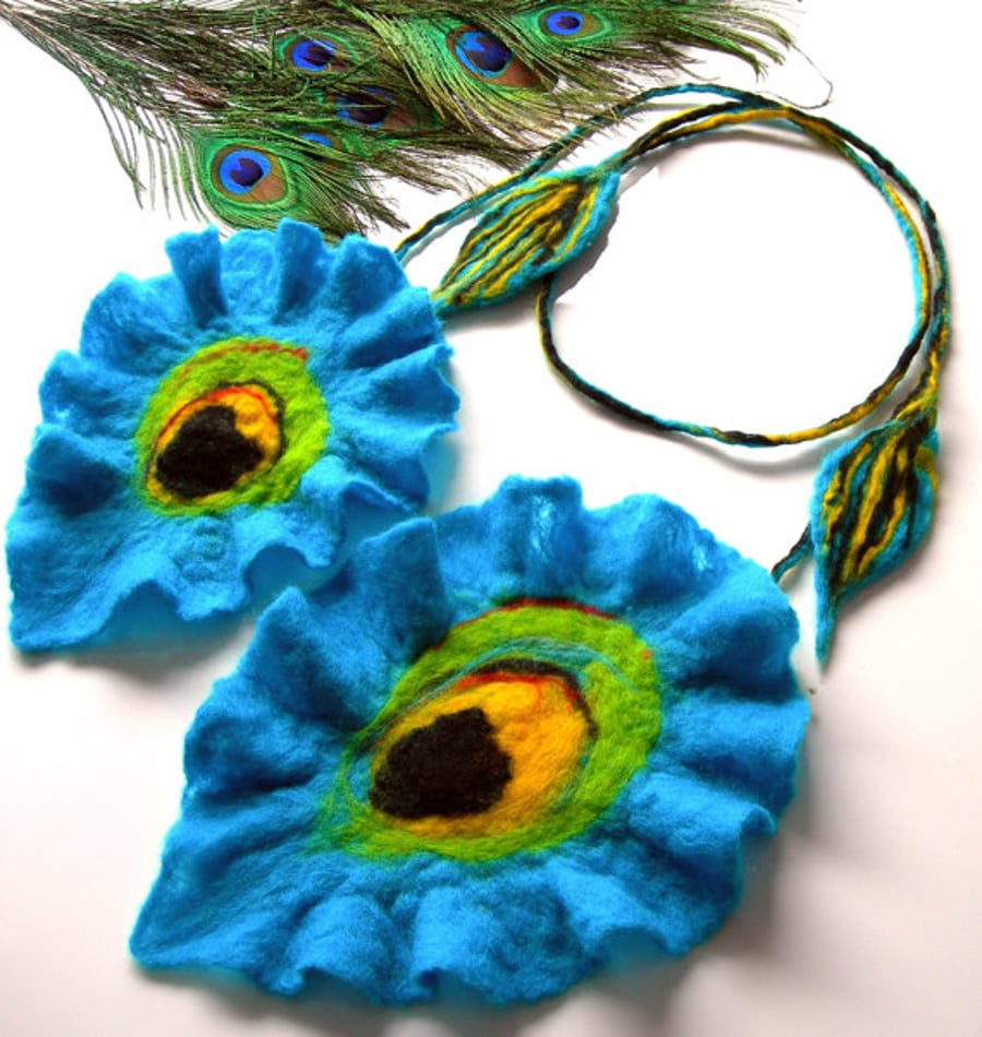    FELTED  NECKLACE felted  -100% WOOL MERINO  FLOWERS  BOMB