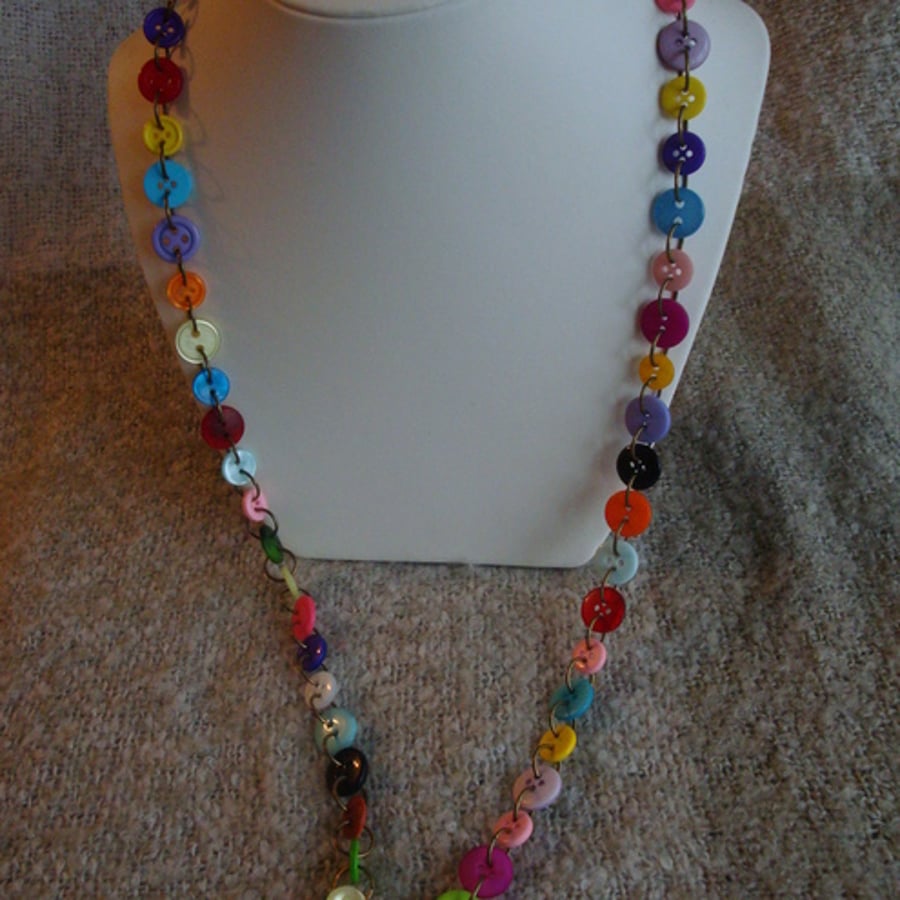 Long trendy Button and link Necklace