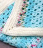 Vintage-style blossom blanket - Crocheted baby blanket - Filet baby blanket.
