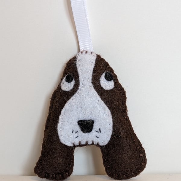 Handmade felt Bassett hound dog keyring 