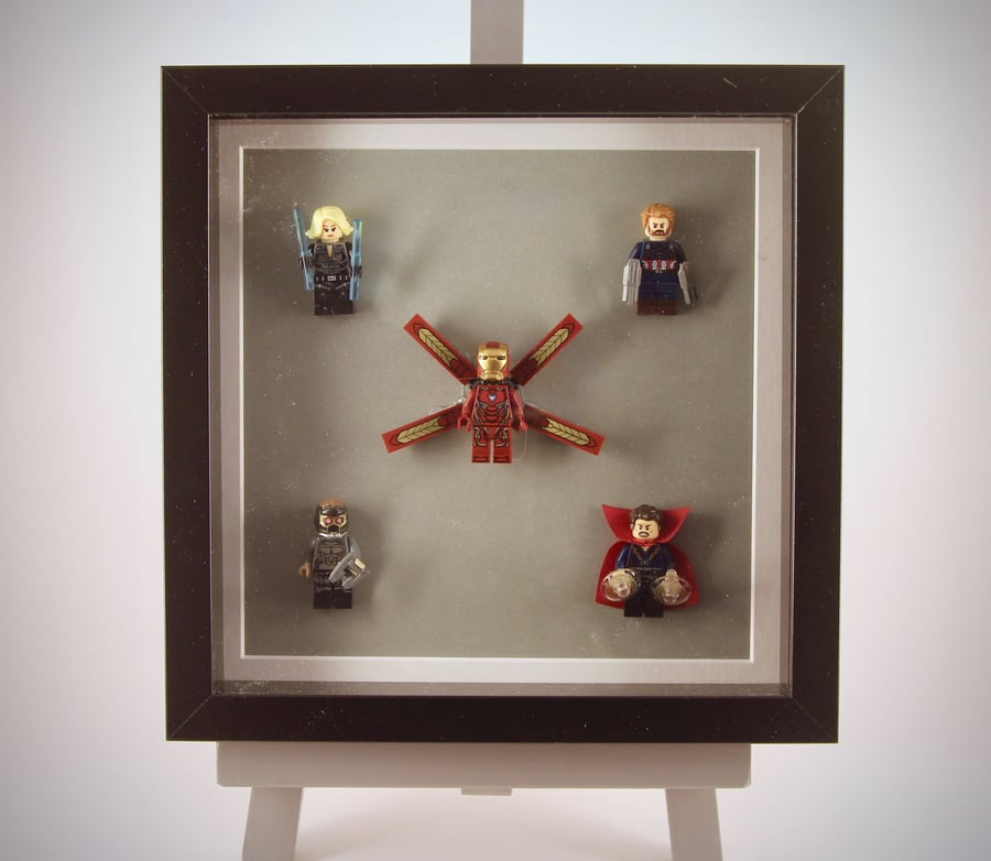 A Marvel Super Hero Infinity Wars mini Figure frame