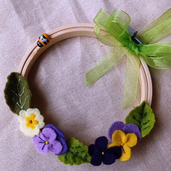 Mini Spring wreath with felt flowers