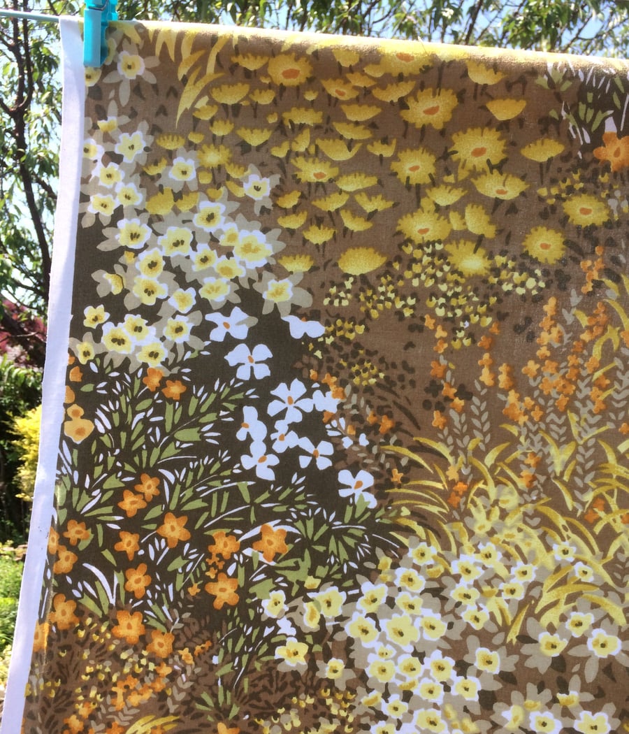 Pretty Ditsy 70s brown HIGHGATE Meadow Flowers  VIntage fabric Lampshade option