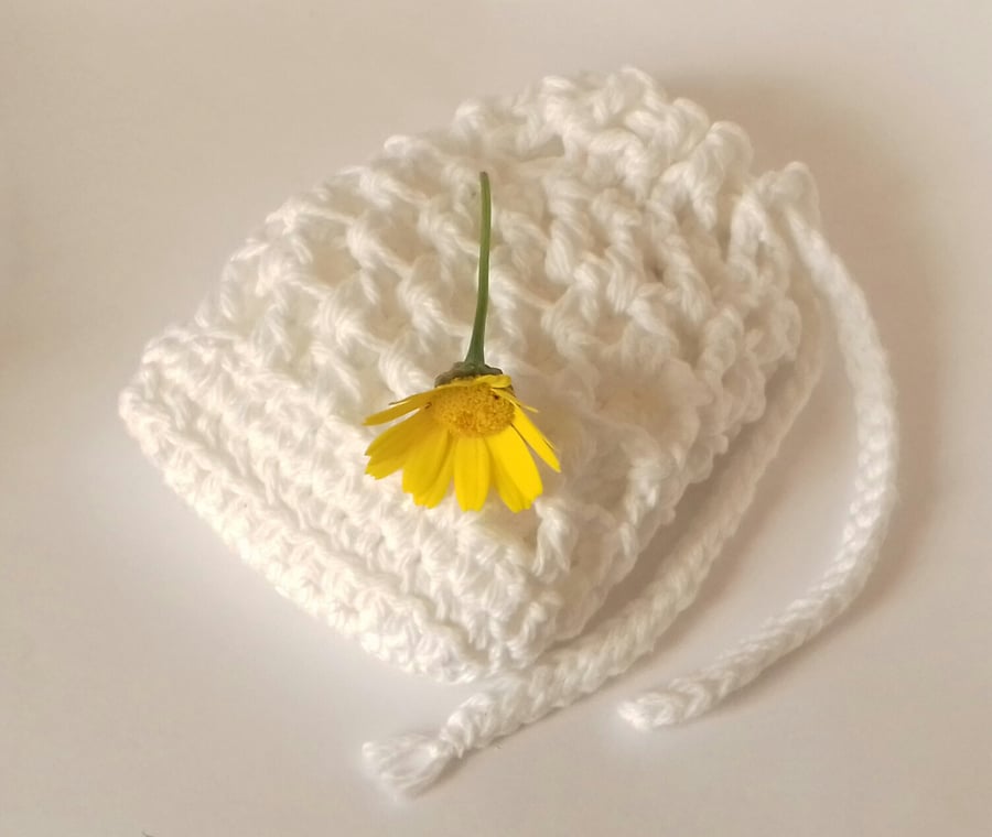 Soap Saver Pouch With 3 Reusable Make-Up Remover Pads 