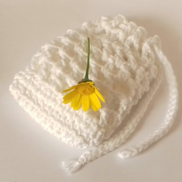 Soap Saver Pouch With 3 Reusable Make-Up Remover Pads 