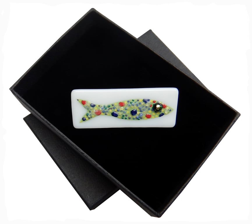 HANDMADE FUSED DICHROIC GLASS 'SARDINE, SARDINA' BROOCH.
