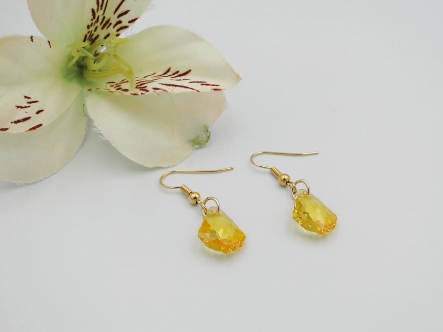 Pretty sunshine yellow crystal earrings 