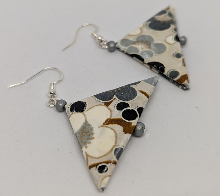 Japanese triangle paper earrings: beige, grey, black, white and gold