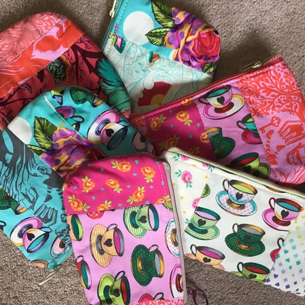 100% Cotton Patchwork Pouches, lined with Zips. Lots of colours, designs & sizes