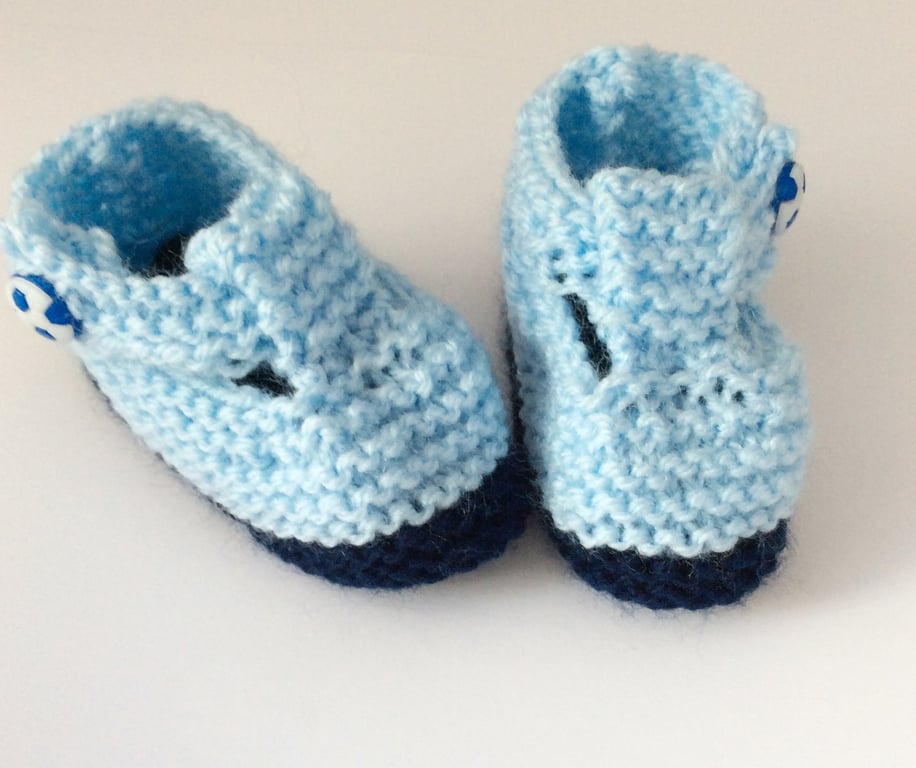 Blue knitted baby booties, blue booties, baby boy, handmade, 0-3 months