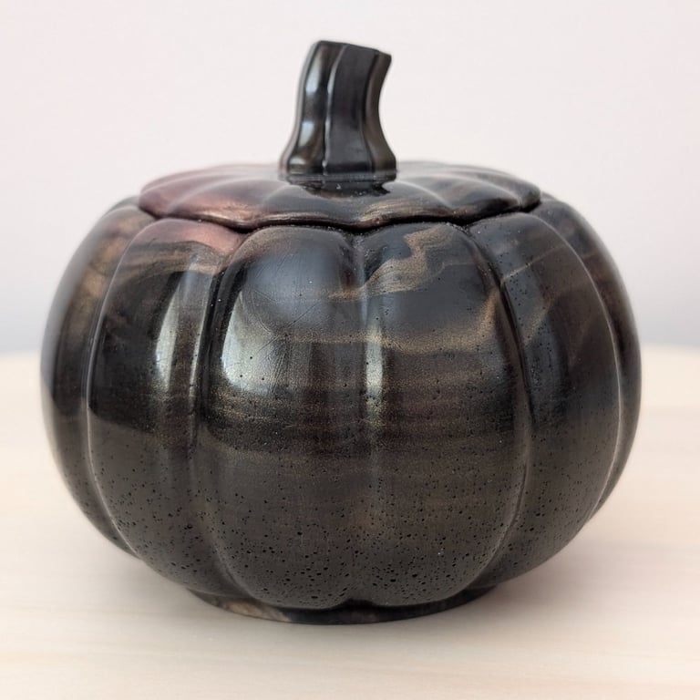 Resin Pumpkin Pot - Metalic Vibes