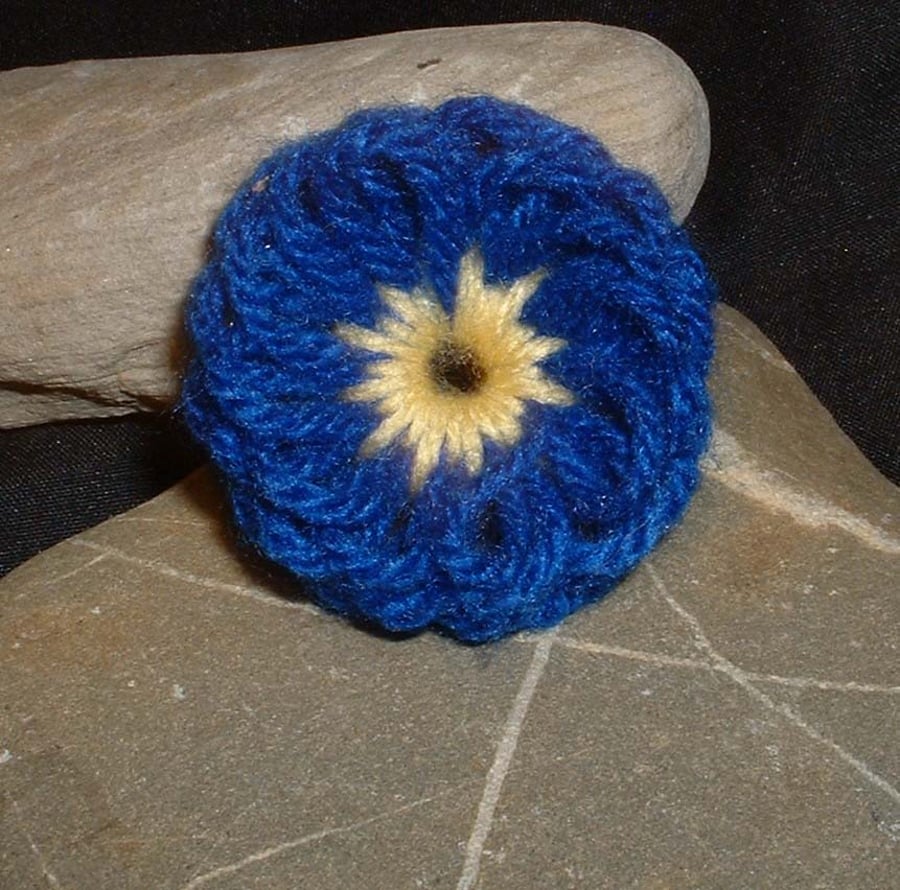 Handmade woollen pendant - blue