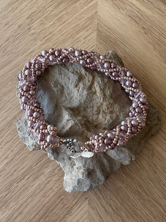 Pale purple, mauve beaded bracelet 