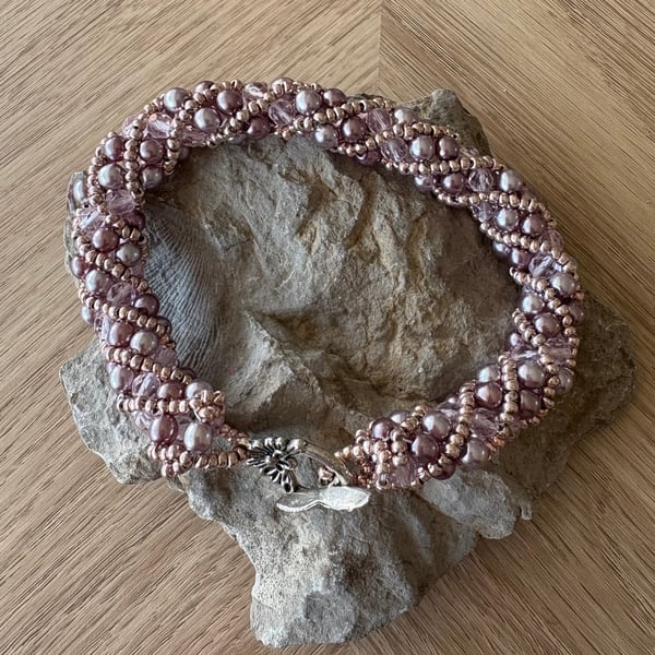 Pale purple, mauve beaded bracelet 