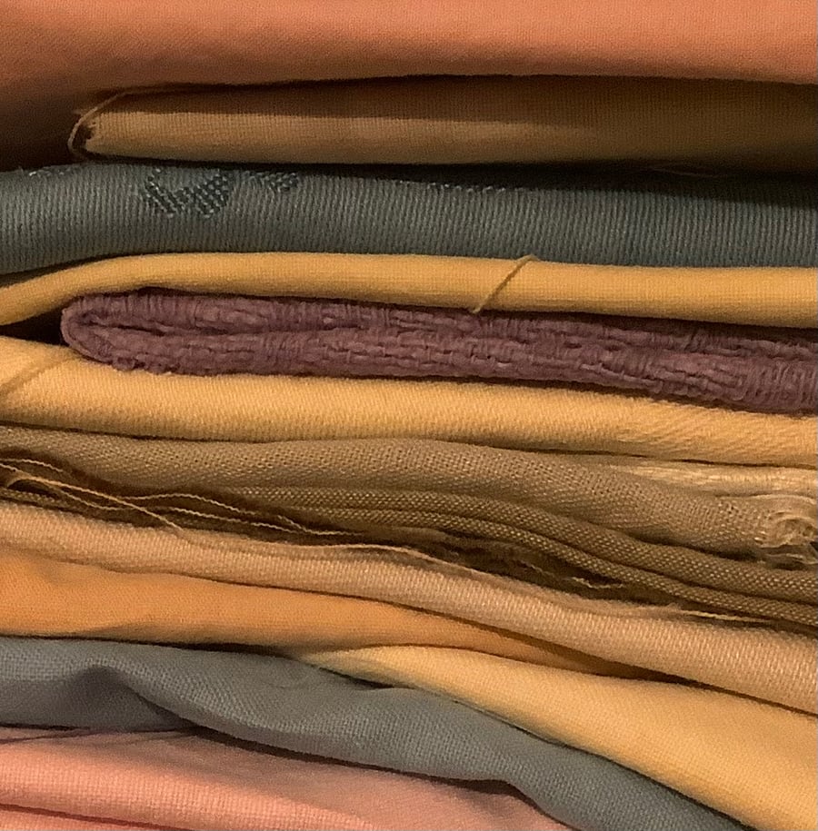 Naturally dyed recycled fabrics, pack of 70g