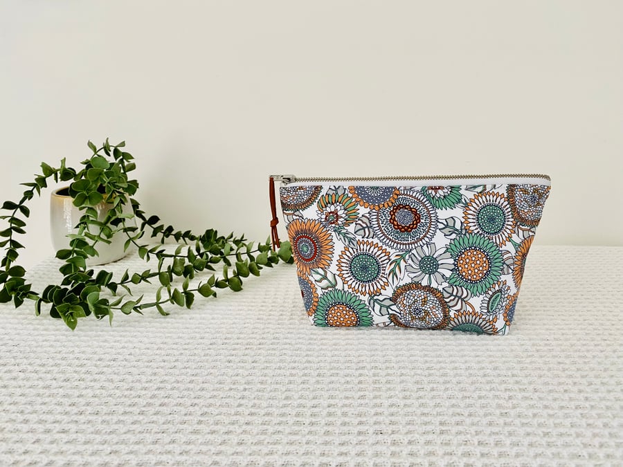  Make Up Pouch With Water Resistant Lining 
