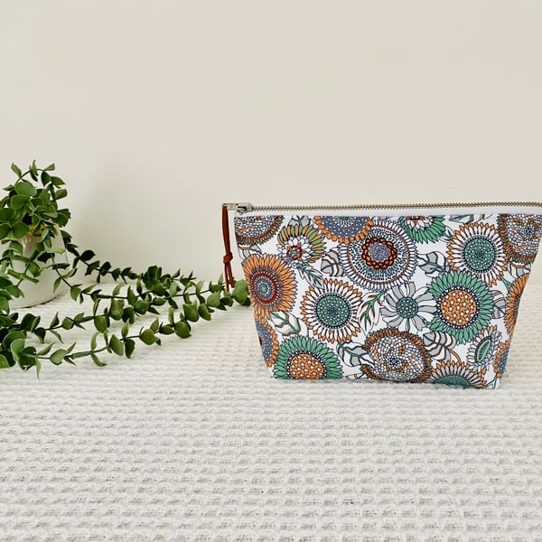  Make Up Pouch With Water Resistant Lining 