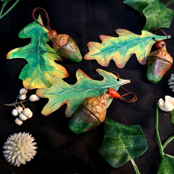 Acorn & Oak Leaf Hanging Decoration. 
