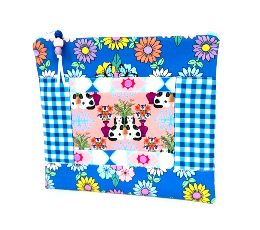 Handmade Quilted Patchwork Zipper Pouch with China Dogs Pattern