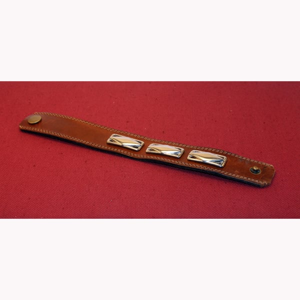 41 - BROWN LEATHER BRACELET WITH  FEATURE FITTINGS