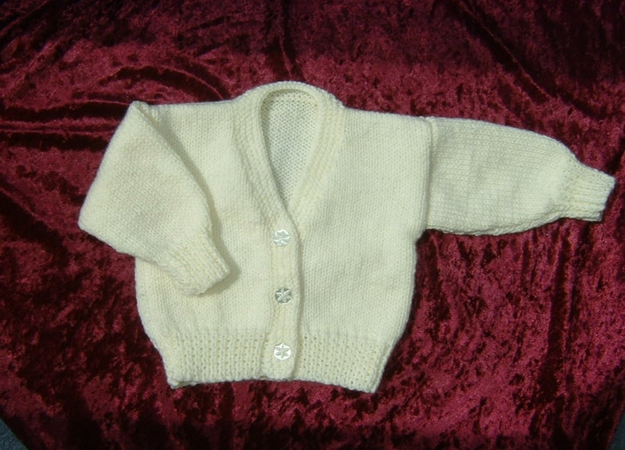 Classic hand knitted cream V neck baby cardigan (ref 106)
