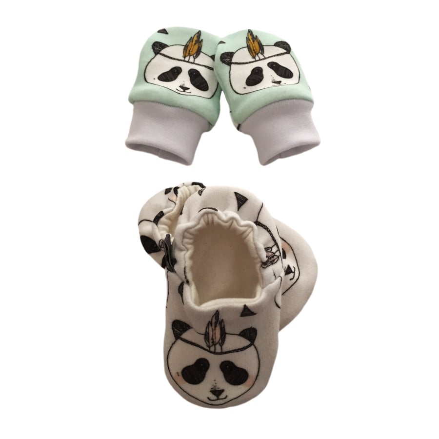 ORGANIC Baby SCRATCH MITTENS & PRAM SHOES in MINT FEATHER PANDA New Baby Giftset