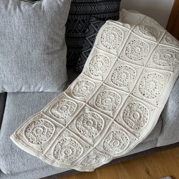 Handmade crochet blanket ‘Cloud’