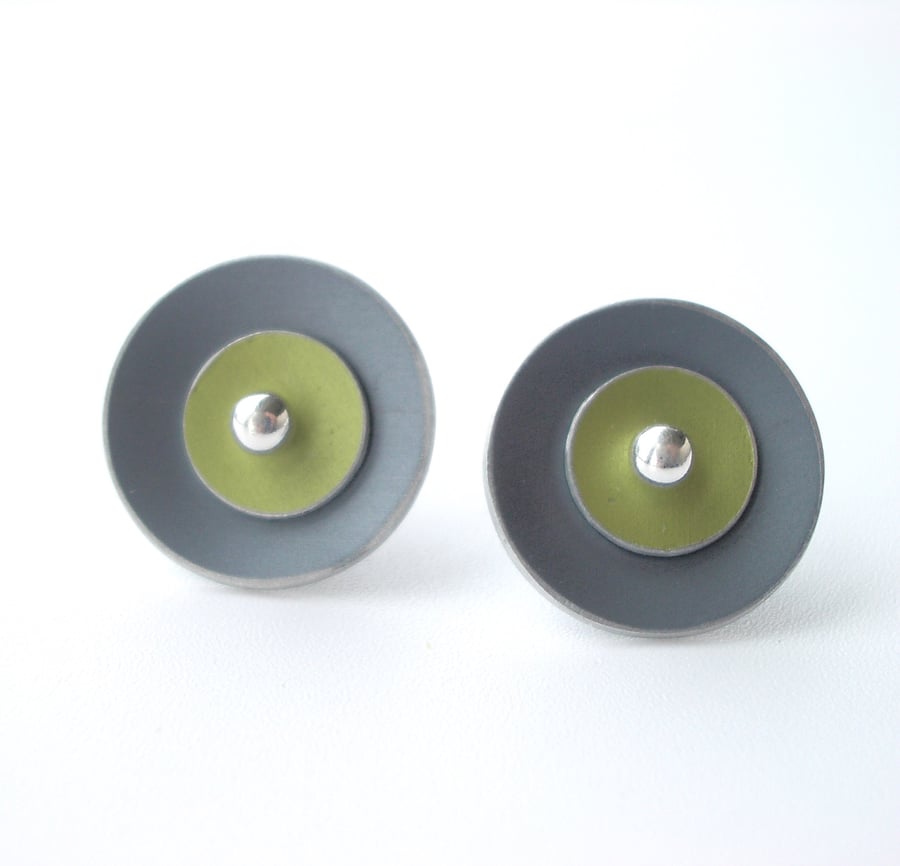 Circle earrings in grey and lime green