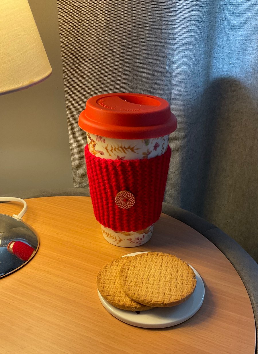Cup Cosy Hot drinks Holder, Coffee Sleeve Knitted in Red with Button