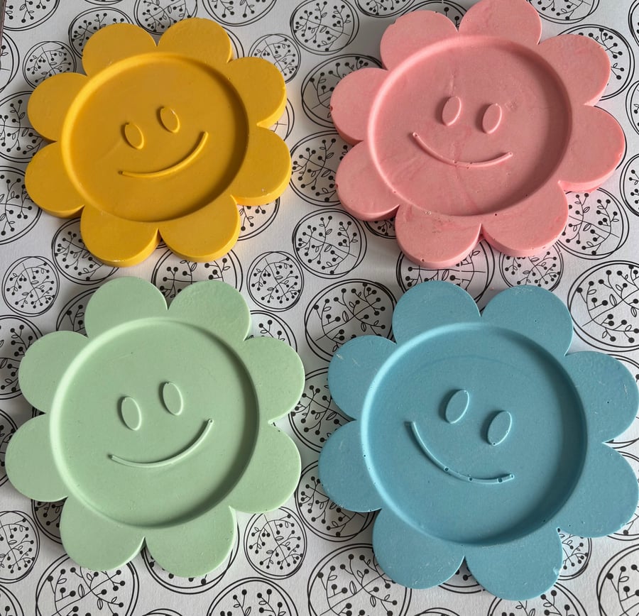 Cutest Jesmonite Smiley Face Coaster Jewellery Tray Candle Holder Key Tray 