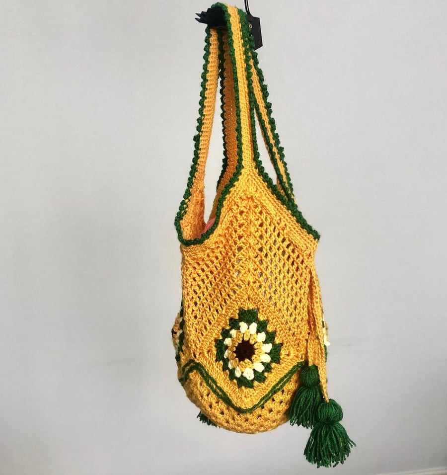 Crochet shoulder bag. Floral granny squares. Closure crochet chord with tassels.