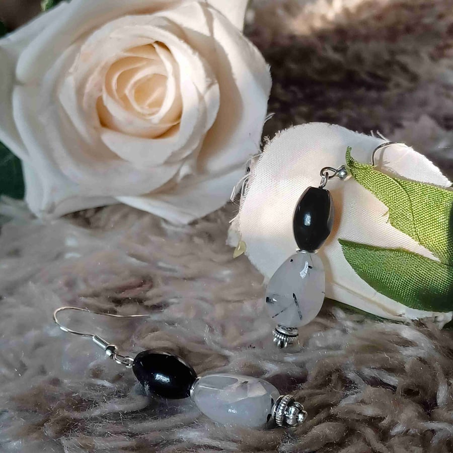 Silver Earrings made with onyx and rutilated quartz 
