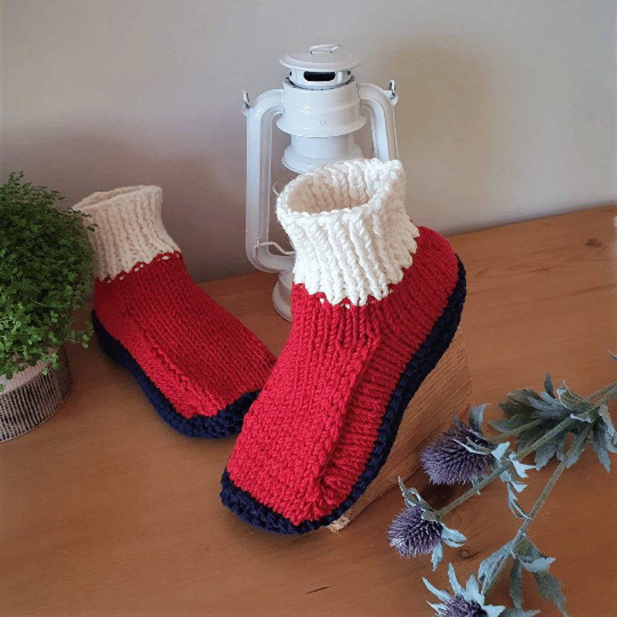 Slippers, Dorm Boots, Slipper Socks Adult UK 4-5 100% Merino Wool Hand Knitted