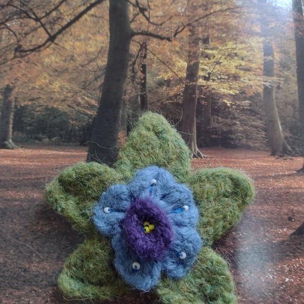 Felted crochet flower brooch 