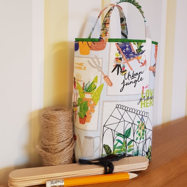 Gift bag for gardeners with twine, wooden labels, pencil and snips: urban jungle