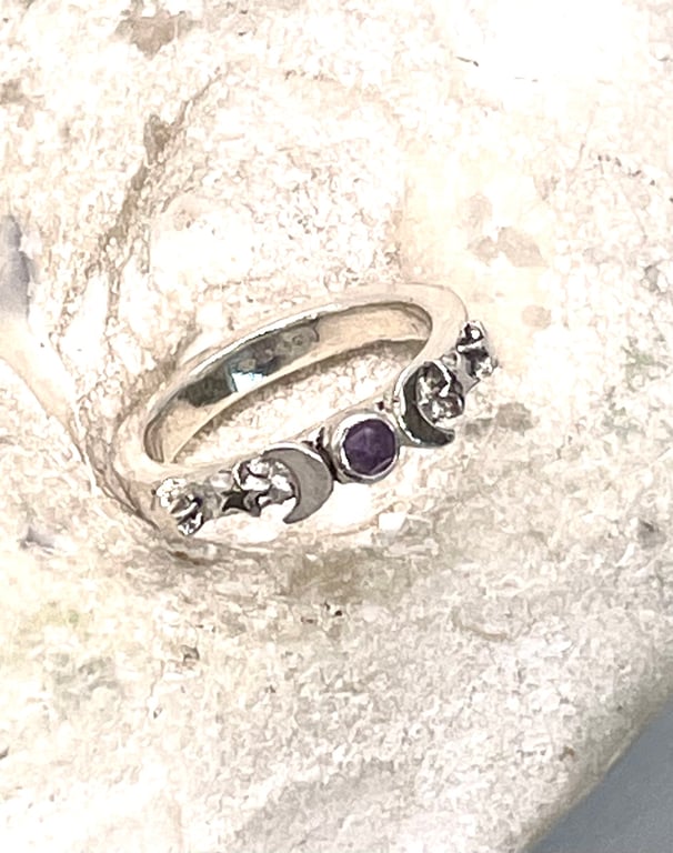 Moon goddess ring with amethyst 