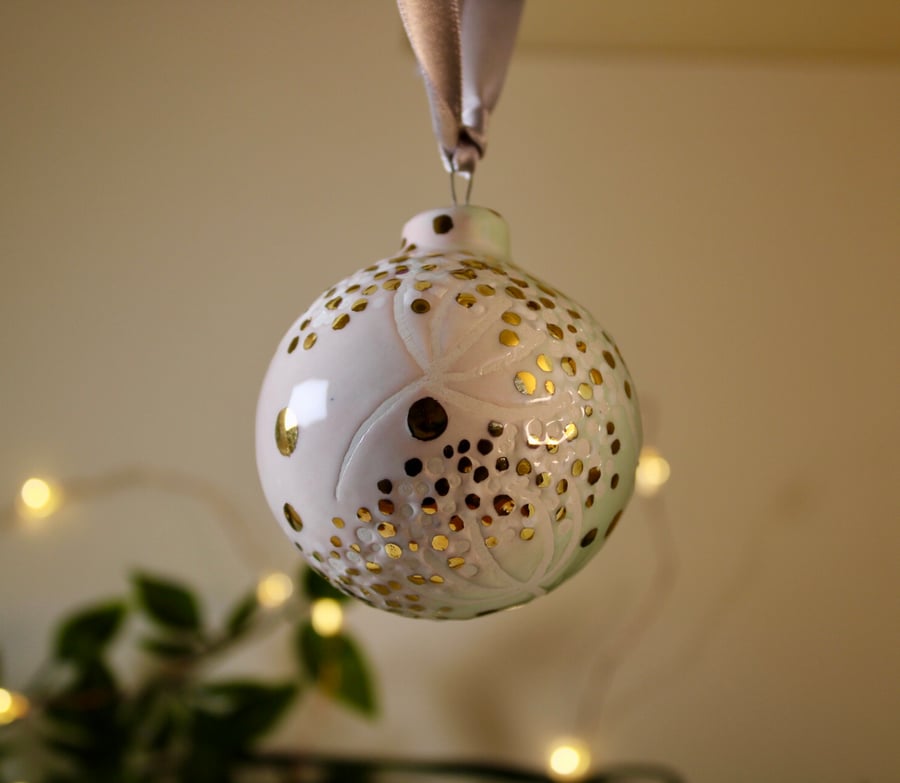 Cow parsley ceramic bauble