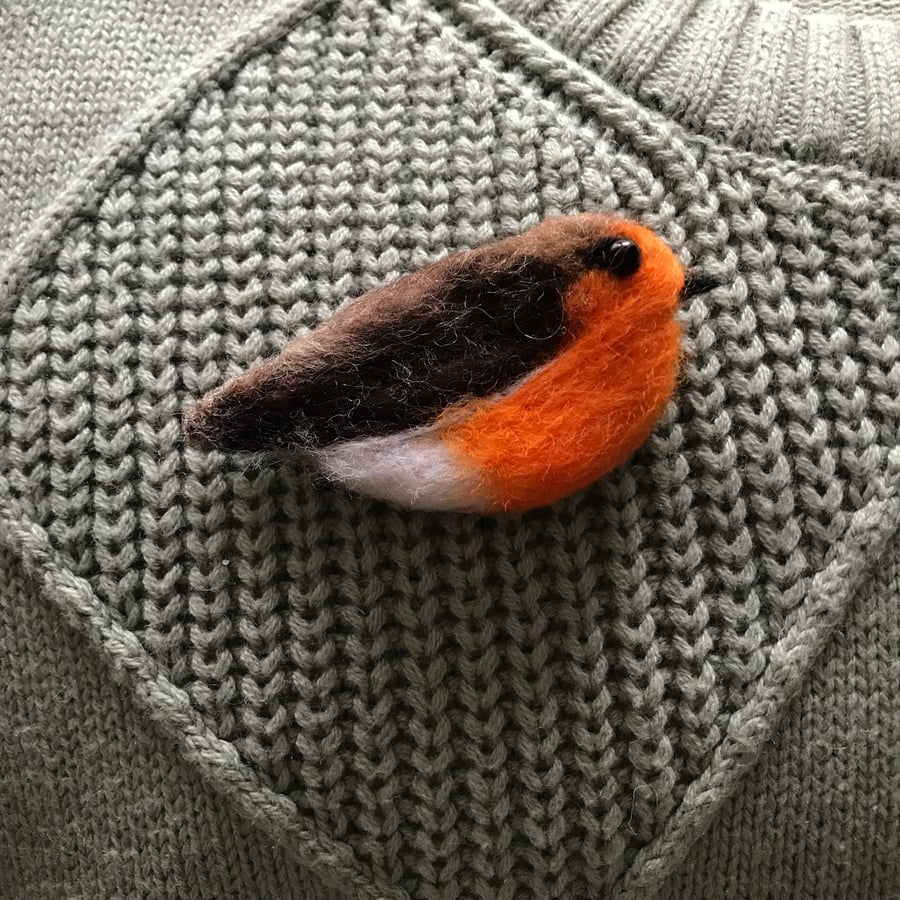 Robin brooch needle felted bird