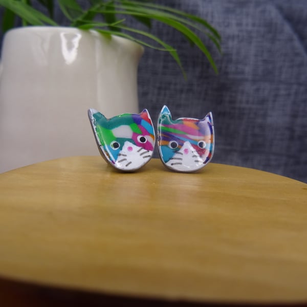 Pretty cat stud earrings 